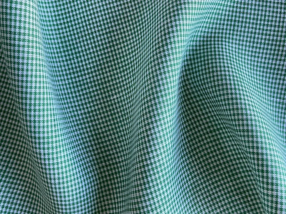 Mid-Weight Shamrock & White Micro-Check Linen (Made in Poland)