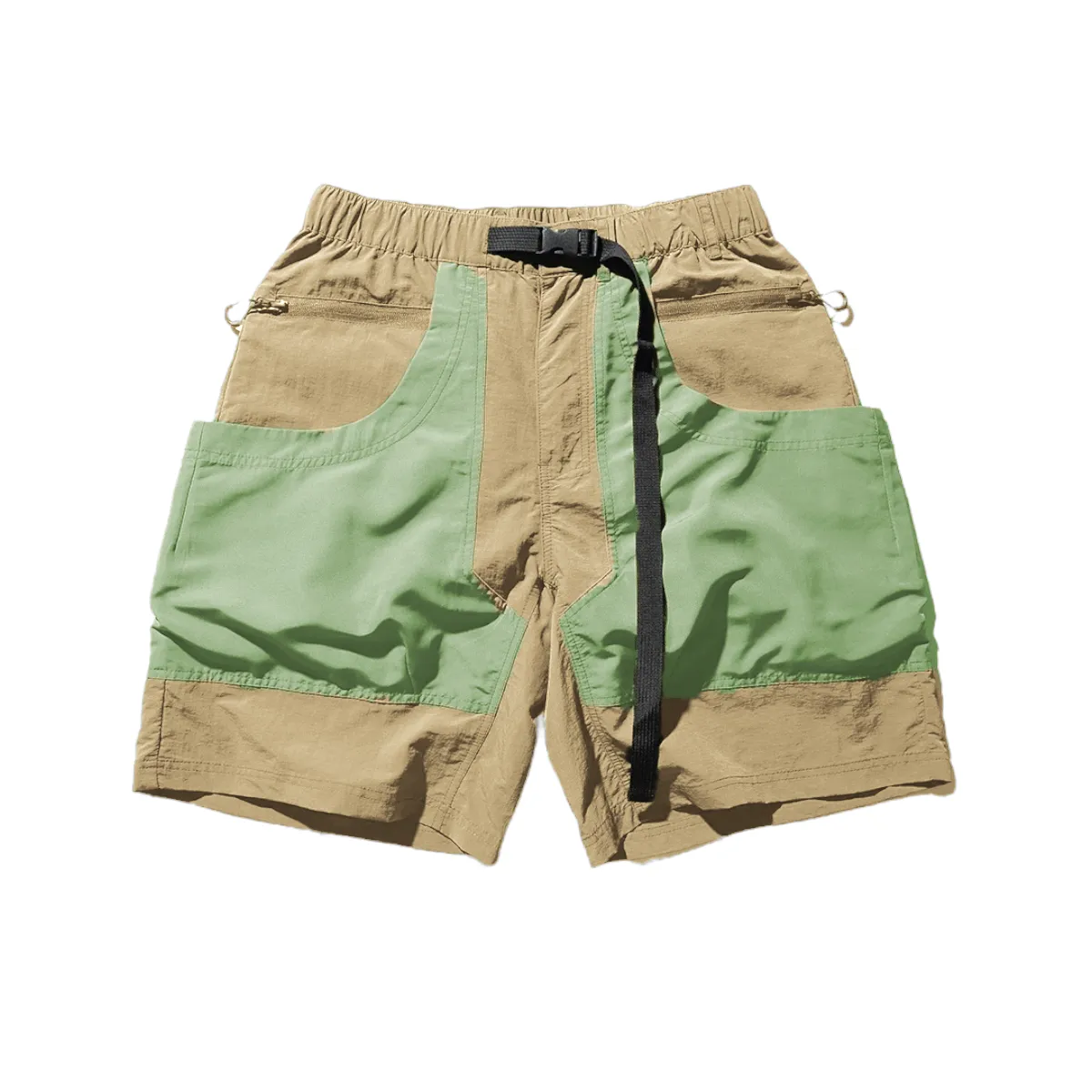 Technical camping shorts with contrast pocket