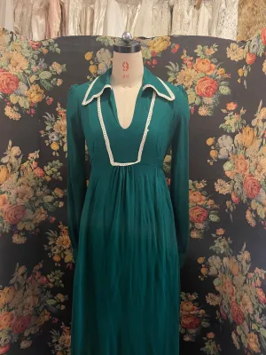 Vintage 1970s Maxi Dress Deep Green Wool Jersey Boho Prairie White Lace Trim Statement Collar Fall Autumn Long Sleeve Winter Fairycore